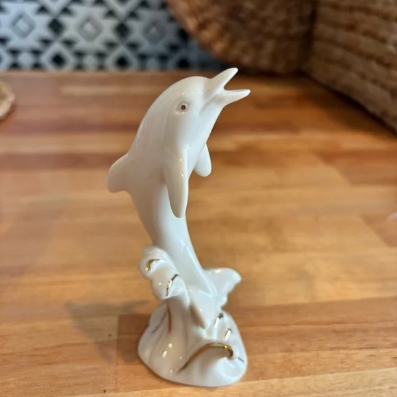 Lenox Vintage Porcelain Dolphin on Waves Figurine Gold Trim Detail Statue - Picture 4 of 8